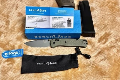 Benchmade Bugout 535 | Cuchillo de acero inoxidable Green Grivory CPM-S30V Foto 1 de 4