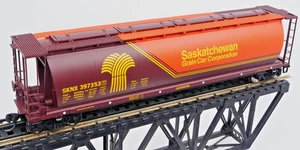 Walthers RTR 910-7193 HO 59' Cylindrical Hopper Saskatchewan Grain SKNX 397353 - Picture 1 of 3