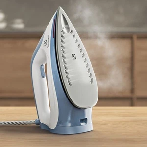 Electrolux Ferro da Stiro Caldaia E5ST1-2DB | 2400W 1.2L Riscaldamento Rapido - Foto 1 di 4
