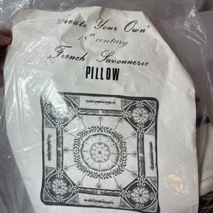 Create Your Own French Savonnerie Pillow Tapestry Kit Vintage 1977 Sealed NEW - Picture 1 of 5