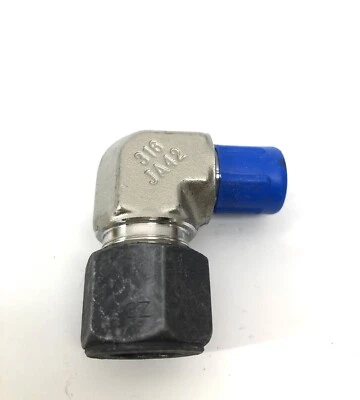 PARKER 8-4CBZ-SS 1/4" X 1/2" MNPT X CPI 316 SS MALE 90 DEG ELBOW - Image 1 of 4