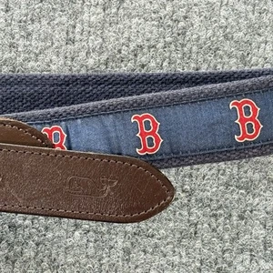 Vineyard Vines Boston Red Sox Gürtel 32 blau Leder Messingschnalle USA Baseball Herren - Bild 1 von 6