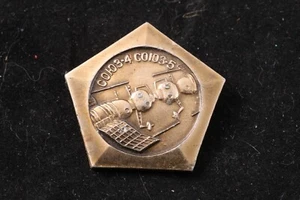 Sowjetisches Raumfahrtprogramm Korabl-Sojus 1967 ISS Fracht kommunistischer Pin Abzeichen Interkosmos - Bild 1 von 2