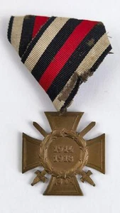 Ehrenkreuz für Frontkämpfer, Hersteller L. NBG. an Dreieckspange - Picture 1 of 2