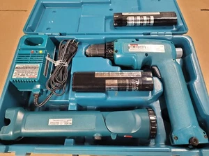 MAKITA 6095DW Cordless Drill  W/ Flashlight, Charger, Batteries & Case - Picture 1 of 7