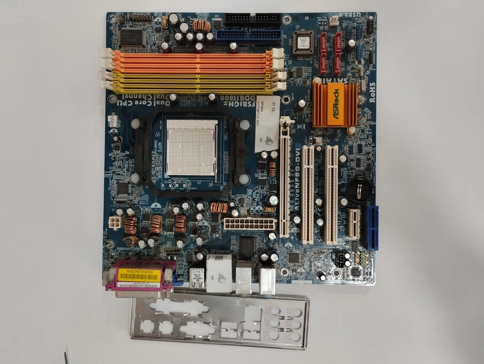 PLACA BASE ASROCK ALIVENF6G-DVI - Imagen 1 de 1
