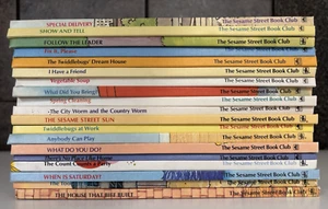 19 Vtg 1980's The Sesame Street Book Club Hardcover Jim Hensons Children’s Books - Foto 1 di 13