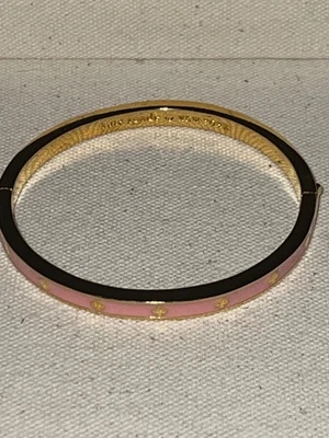 Brazalete Brazalete Kate Spade Usado Tono Dorado Palas con Esmalte Rosa Bisagras Foto 1 de 4