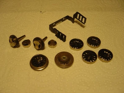 Märklin 3015 Ersatzteile: Treibräder, Blindwellen, Treppe für das Mittelteil - Bild 1 von 2