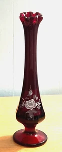 VASO vintage firmato FENTON dipinto a mano RUBINO ROSSO arte vetro oscillante ROSA bianco - Foto 1 di 4