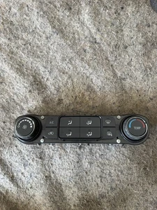 '14-'19 GMC SIERRA 1500 Heater control w/o rear defrost OEM - Picture 1 of 4