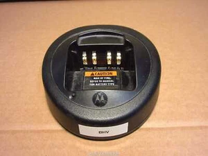 Chargeur monocœur Motorola NNTN8117A pour radios DP3400 et DP4400 PAS D'ALIMENTATION - Photo 1/3