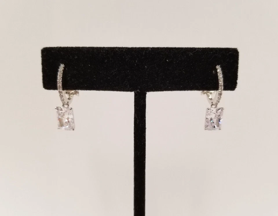 Pendientes de clip de plata esterlina enchapados en rodio circonita cúbica corte esmeralda Nadri "Modern Love" Foto 1 de 4