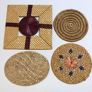 4 Vtg Raffia Straw Trivets Hot Pads Rattan Wicker Boho Wall Decor Various Shapes - Picture 1 of 9