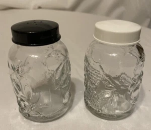 Salt & Pepper Shakers Made in Indonesia Glass w/Fruit & Vegetable Design - Picture 1 of 8