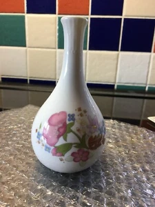 Wedgwood Bone China Vase Meadow Sweet - Picture 1 of 5