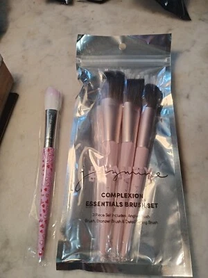 Juego de brochas Jazmine Beauty Complexion Essentials bronceador rubor en ángulo + Más Foto 1 de 2