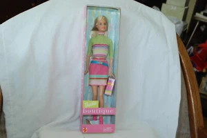 Barbie 2002 Boutique Puppe in groovig, trendy & schick Pullover Kleid Mattel #56431 - Bild 1 von 8