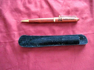 VINTAGE "FORKLIFTS OF DETROIT" WOODEN PEN WITH VELVET CASE * RARE AND MINT - Imagen 1 de 2
