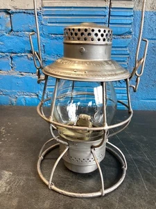 ADLAKE BURLINGTON ROUTE EISENBAHN LATERNE MIT GEPRÄGTER BURLINGTON ROUTE Cnx KUGEL - Bild 1 von 22