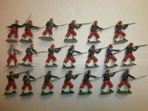 1. Konvolut 20 Merten Kunststoff Figuren Zuaven kämpfend zu 4cm - Bild 1 von 1