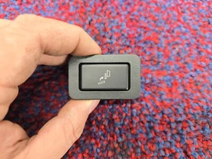 CADILLAC ESCALADE 15-24 OEM REAR SEAT FOLD DOWN RECLINE CONTROL BUTTON SWITCH - Foto 1 di 3