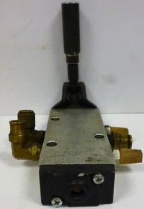 Parker 422CR014W Manual Controlled 3 Position Air Control Valve - Picture 1 of 4
