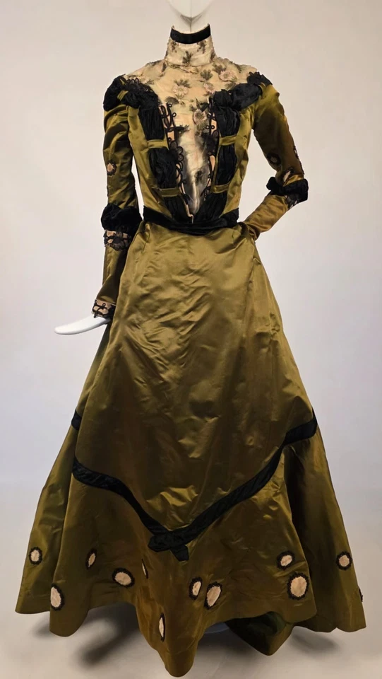 MOST OPULENT VICTORIAN 1890’S GREEN SILK DRESS W EMBR + BUBBLE APPLIQUES + TRAIN - Image 1 of 4