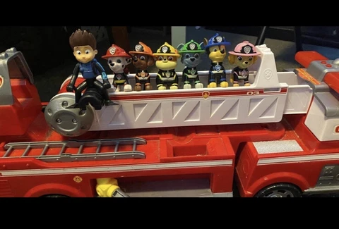 PAW Patrol Ultimate Rescue Fire Truck + Fire Fighter Gear  Pups w/ Water Canons Cover