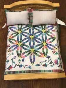 Dollhouse Miniatures bedspread comforter blanket with 2 pillows 1:12 scale #P056 - Picture 1 of 3