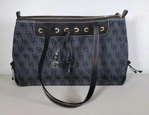 Borsa a tracolla vintage Dooney & Bourke firma monogramma borsetta grigia e nera - Foto 1 di 8