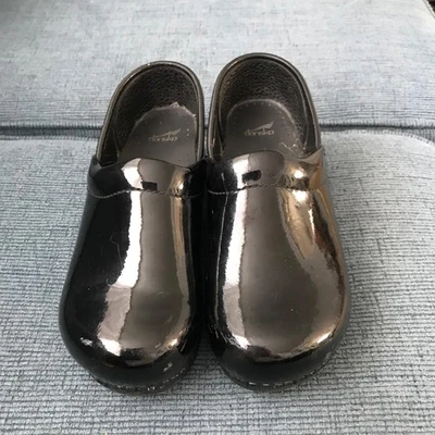 Профессиональные сабо Dansko EU34 черные лакированные рабочие туфли, небольшие потертости на фото - Изображение 1 из 4