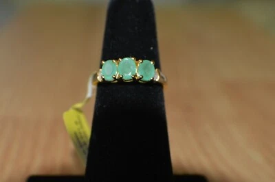 Anillo de tres piedras Socoto de 0,92 quilates con esmeralda/diamante 14K YG sobre plata de ley talla 5 Foto 1 de 4