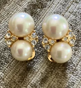 Vintage Christian Dior Faux Pearl Clear Crystal Clip Earrings Gold Tone Signed - Picture 1 of 8