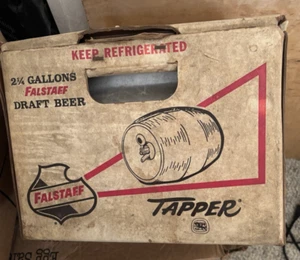 VINTAGE FALSTAFF MINI FUSTO BOTTE BIRRA ALLA SPINA TAPPER ALLUMINIO SCATOLA ORIGINALE 2 1/4 - Foto 1 di 8