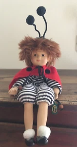 vintage Puppe Marienkäfer Sitz Glücksbringer Bisquit Porzellan - Bild 1 von 3