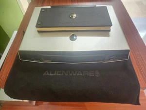 Dell Alienware M17x R2 (2010) Core 2 Duo P8600 2.4Ghz 4GB RAM - Afbeelding 1 van 12