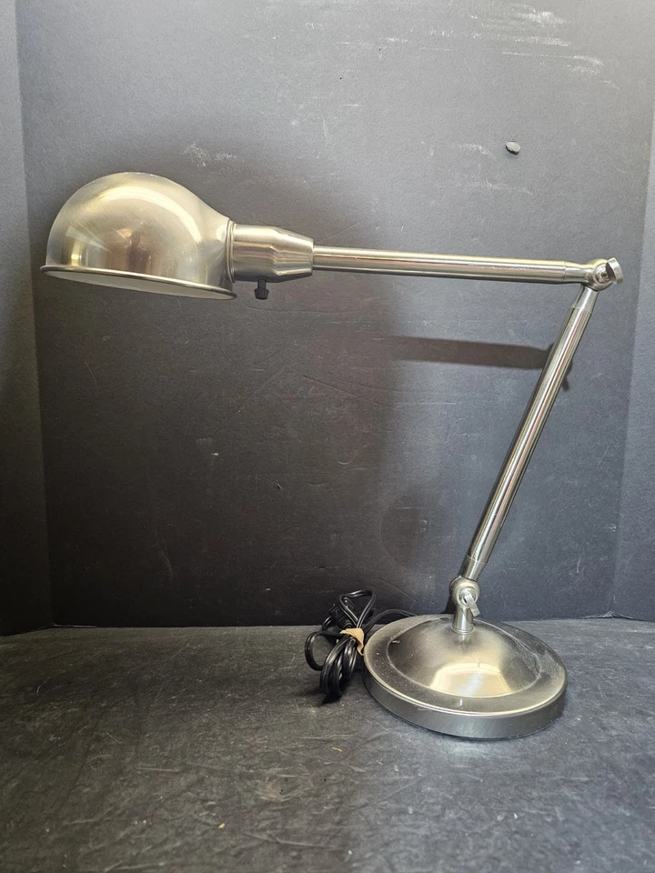 Lámpara de escritorio de oficina de metal níquel cepillado ajustable articulada vintage IKEA años 90 Foto 1 de 4