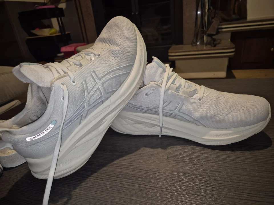 scarpe asics nimbus 26  bianche taglia  45  - Immagine 1 di 1