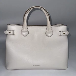 Bolso de Mano Burberry para Mujer Cuero Banner House Check Mediano Blanco  - Imagen 1 de 6