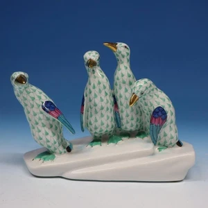 Herend Hungary - Green Fishnet Figurine - Four Penguins on Ice - 6 inches - Picture 1 of 3