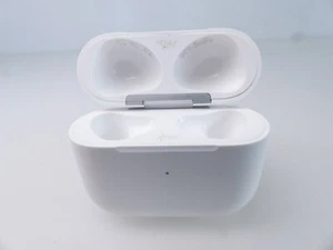 Apple AirPods 3. Generation MagSafe etui ładujące A2566 puste używane #26 - Zdjęcie 1 z 5