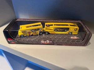 2001 100% Hot Wheels Yellow Haulin Heat Classic Auto Transport & Flamed Corvette - Picture 1 of 5