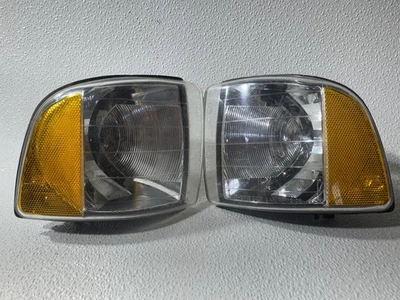 Передний угловой габаритный фонарь в сборе 1994-2001 Dodge Ram 1500-LH/RH #5120054 - Изображение 1 из 3