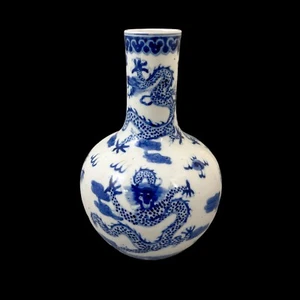 Antike chinesische Guangxu Periode Kangxi Wiederbelebung blau und weiß Drache Flasche Vase - Bild 1 von 12