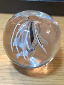 VINTAGE GLASS PAPERWEIGHT APPLE SHAPE LACK &WHITE INTERNAL PATTERN - Picture 1 of 9