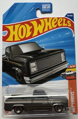 Hot Wheels HW 2025 8/10 '83 Chevy Silverado 157/250 (gris) Foto 1 de 2