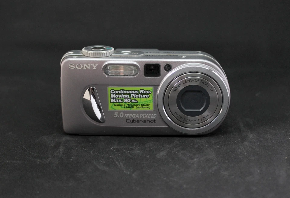 Sony Cyber-shot DSC-P10 5.0MP Digital Camera - Silver - Image 1 of 4