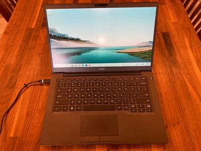 Dell Latitude 7400 14" Intel Core i7 16GB RAM 250GB SSD Windows 11, Fuente de Alimentación Foto 1 de 4