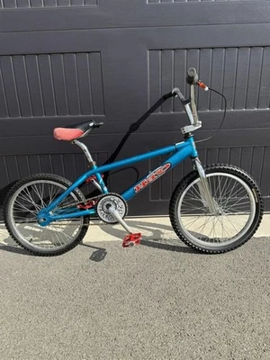 Bicicleta completa Haro Supra Mid School 1999 BMX salto de tierra rodilleras Foto 1 de 4